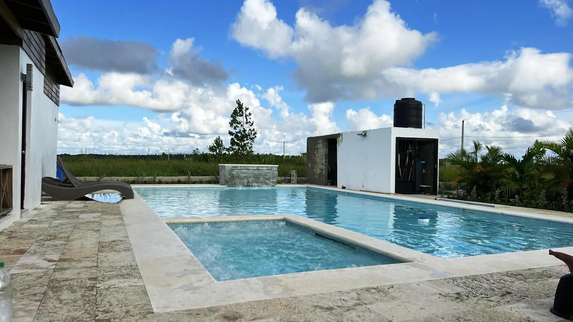 Villa Lujosa En Las Parras Bayaguana La Joya