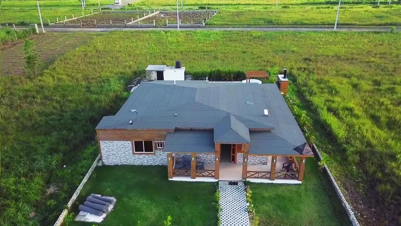 Villa Lujosa En Las Parras Bayaguana La Joya