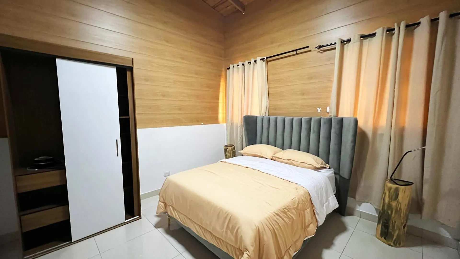 Villa Lujosa En Las Parras Bayaguana La Joya