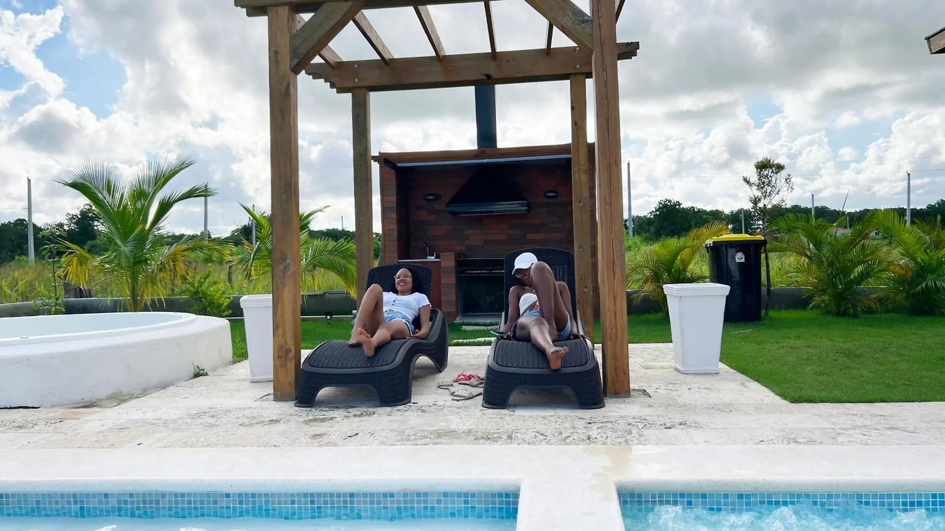 Villa Lujosa En Las Parras Bayaguana La Joya